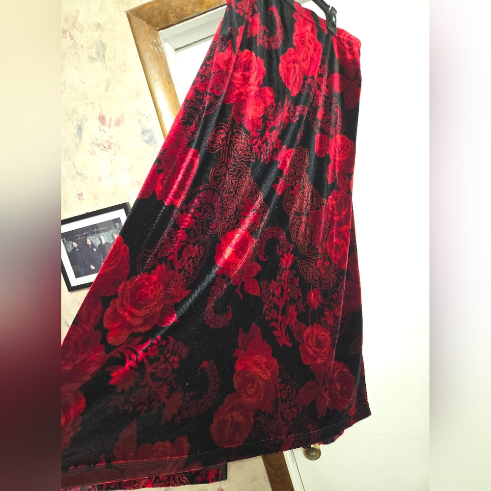 Beautiful red and Black Skirt 26W